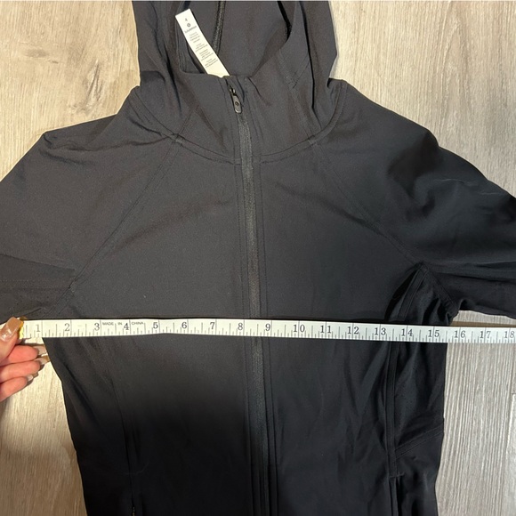 Lululemon jacket - hooded - Picture 6 of 7